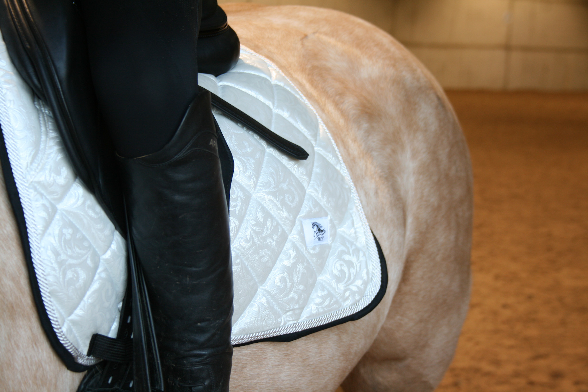 Limited edition Palazzo White Florentine Saddle Pad – Dressage Pad - Image 3