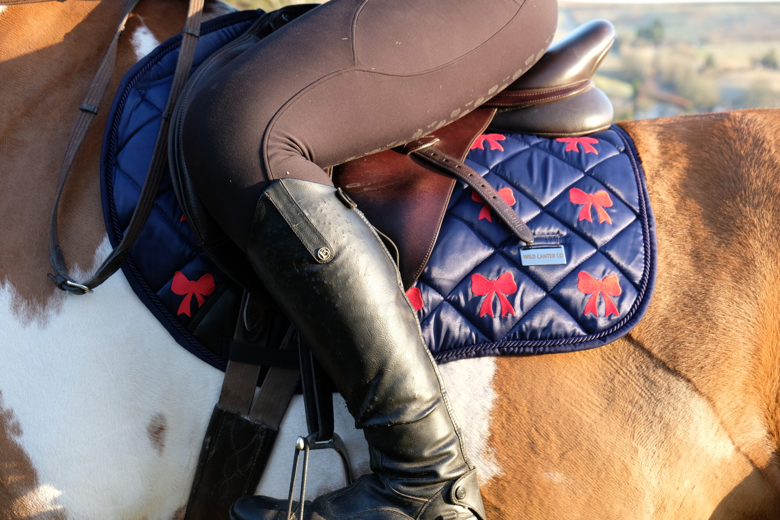 Élan Rouge Luxury Satin Dressage Saddle Pad – Embroidered Bow Design - Image 5