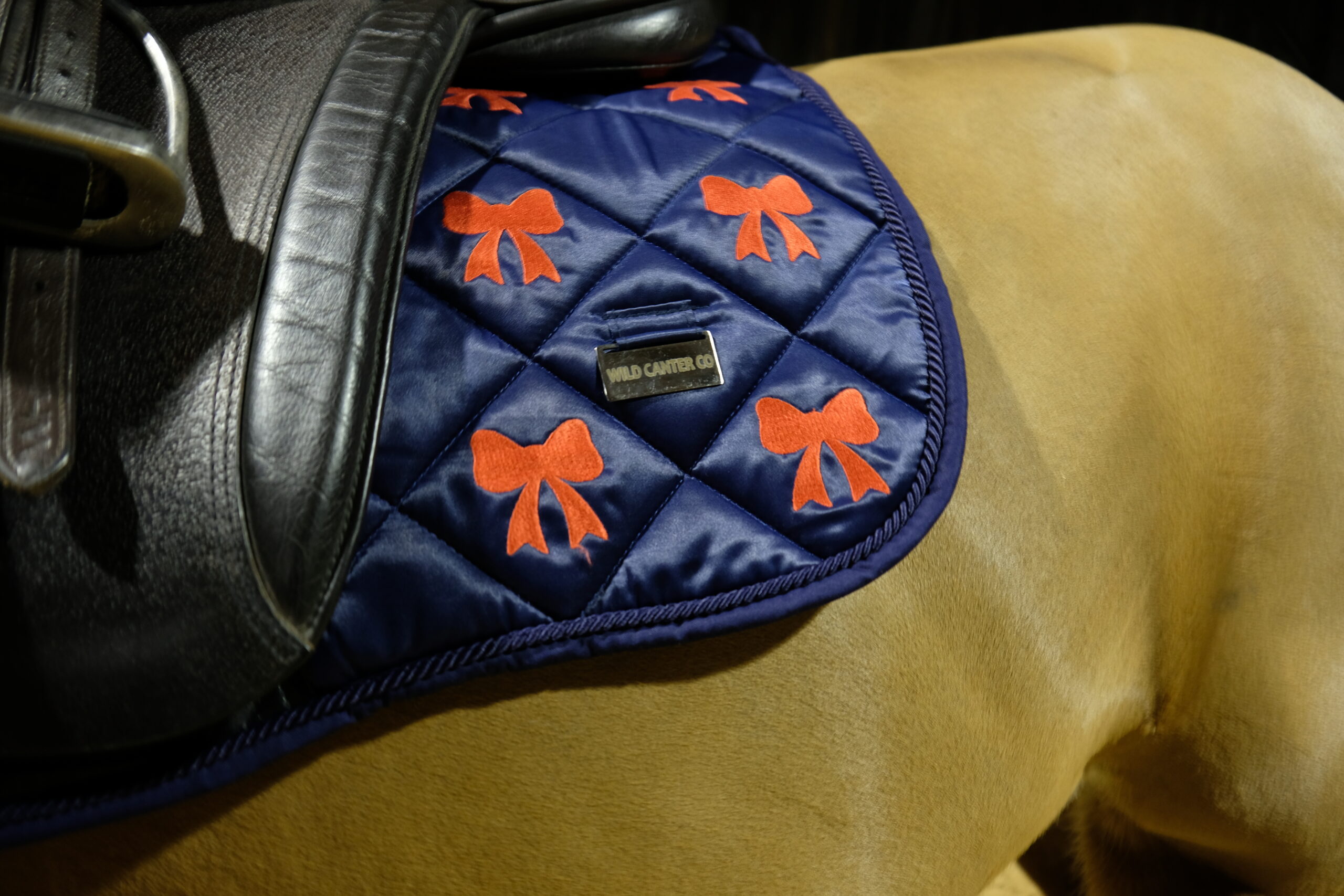 Élan Rouge Luxury Satin Dressage Saddle Pad – Embroidered Bow Design - Image 4